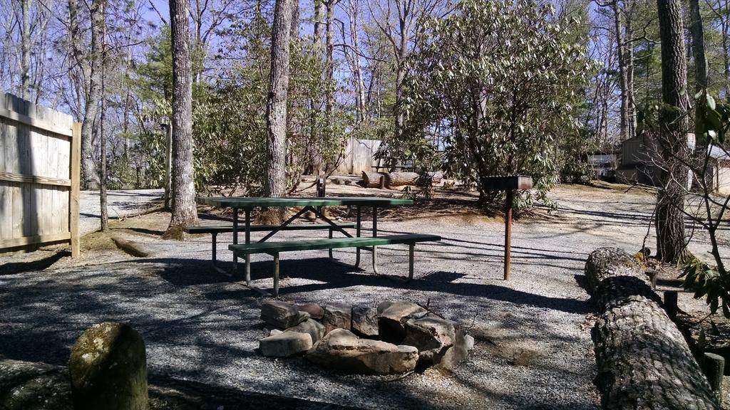 Linville Falls Campground, Rv Park, And Cabins Eksteriør bilde