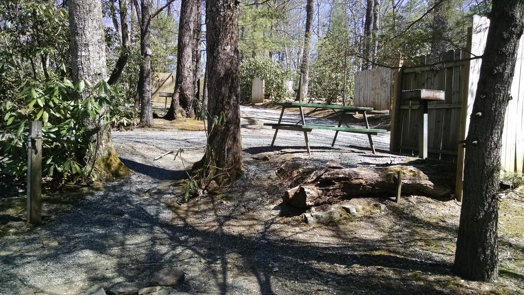 Linville Falls Campground, Rv Park, And Cabins Eksteriør bilde