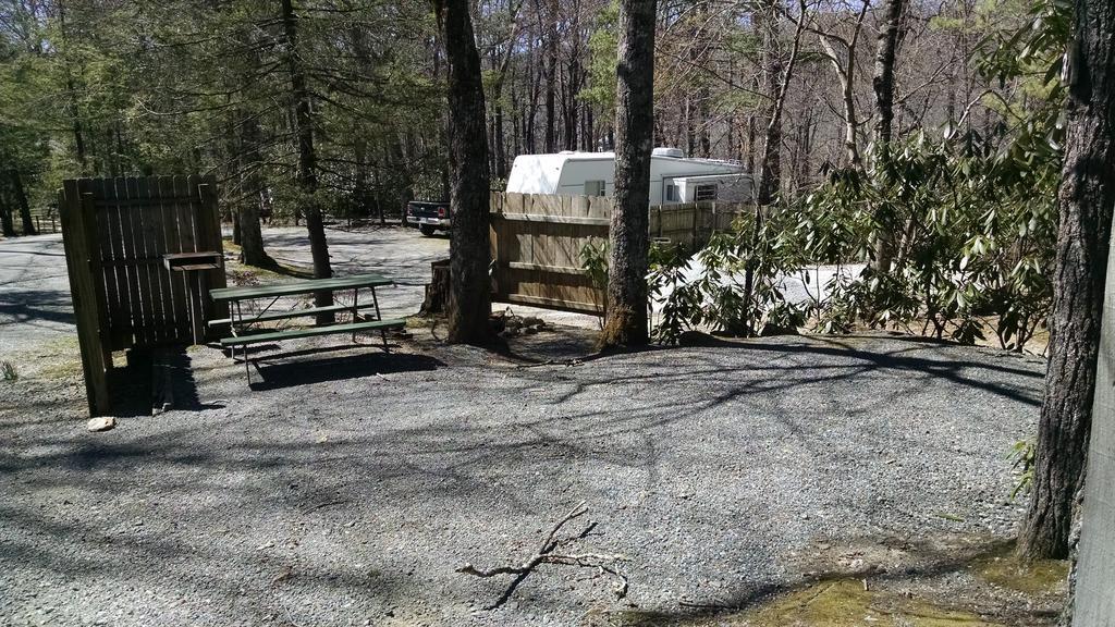 Linville Falls Campground, Rv Park, And Cabins Eksteriør bilde