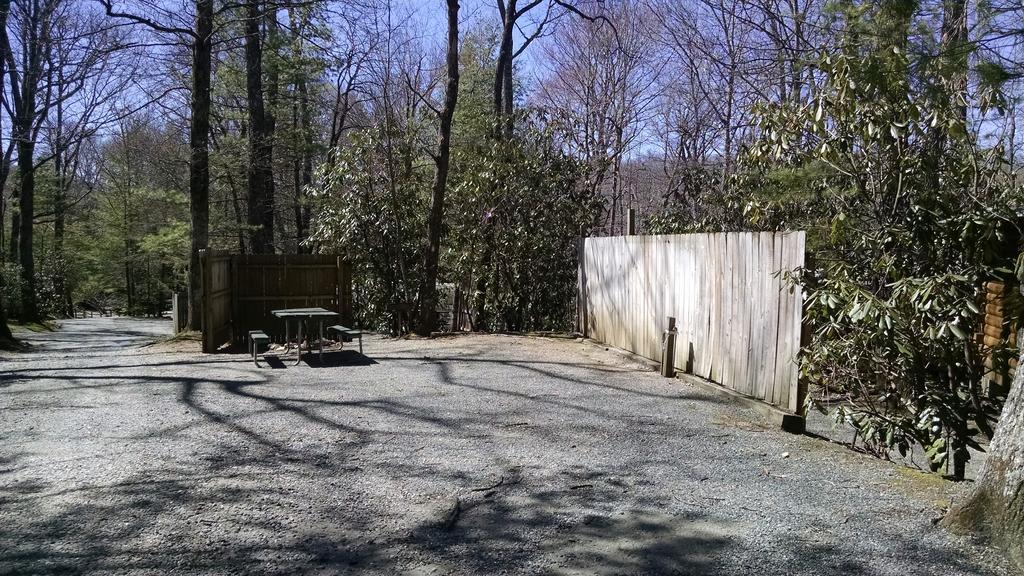 Linville Falls Campground, Rv Park, And Cabins Eksteriør bilde