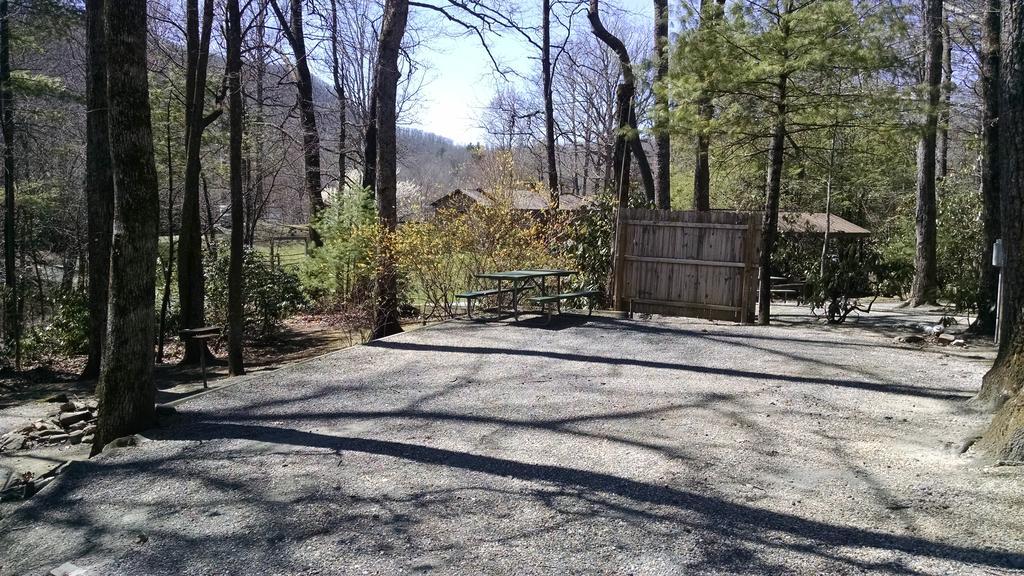Linville Falls Campground, Rv Park, And Cabins Eksteriør bilde