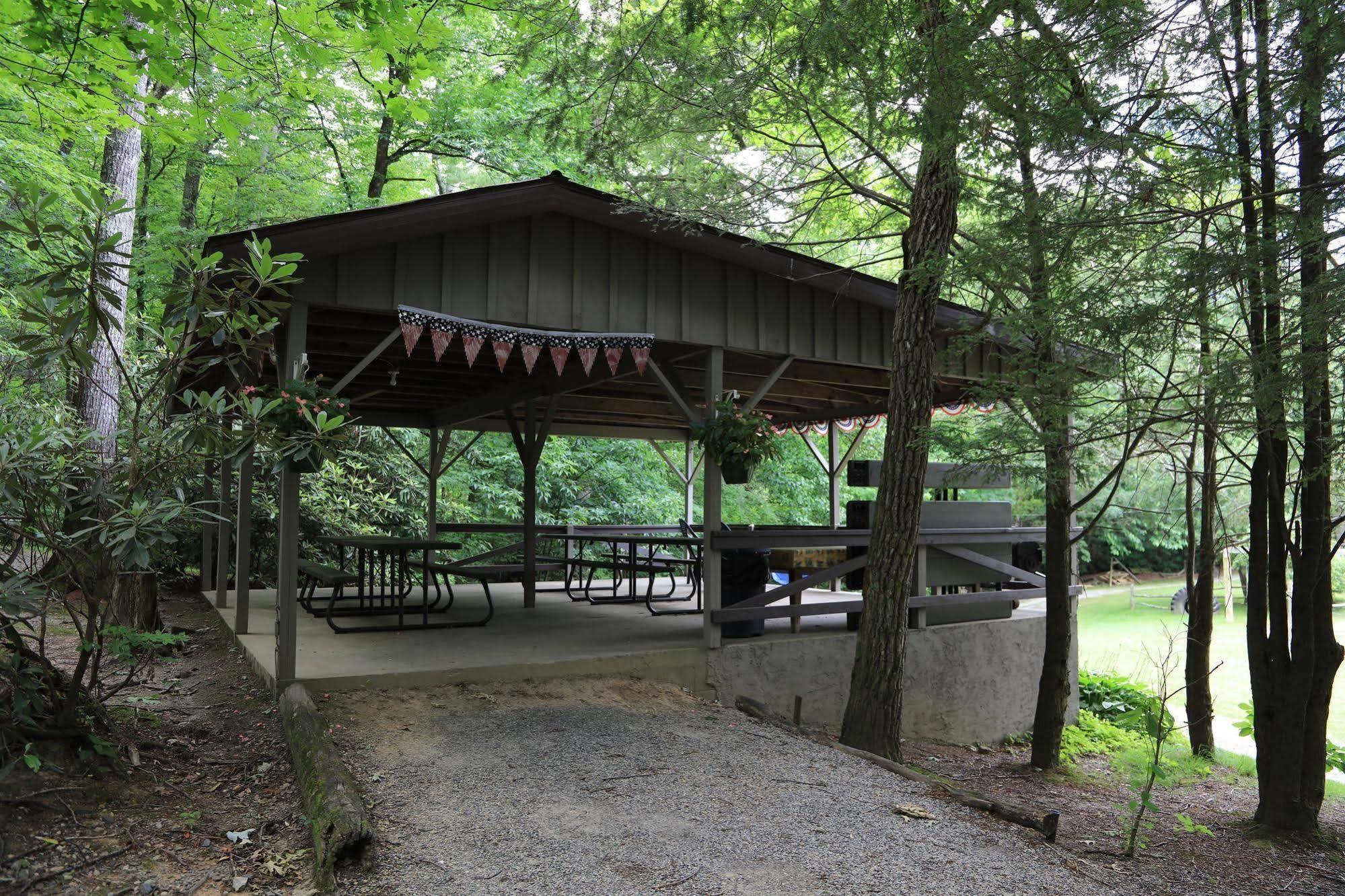 Linville Falls Campground, Rv Park, And Cabins Eksteriør bilde