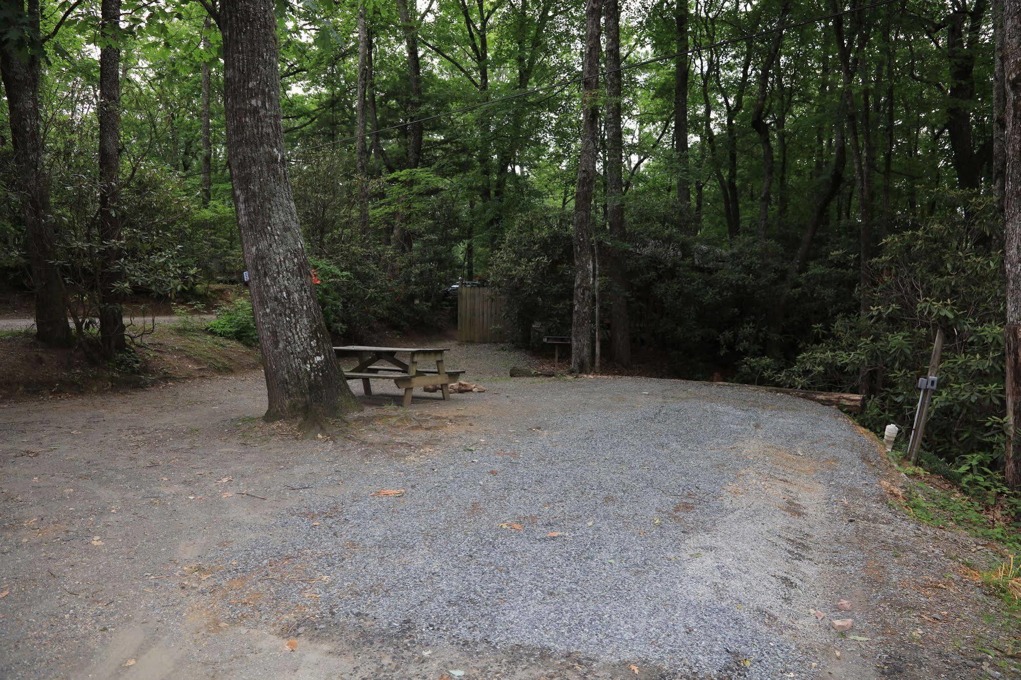 Linville Falls Campground, Rv Park, And Cabins Eksteriør bilde